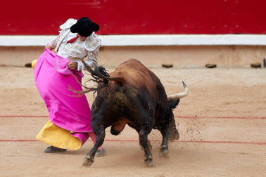 Imágenes de la corrida en la plaza de toros de Pamplona con reses de la ganadería de La Palmosilla para los diestros José Garrido, Luis David Adame y Javier Marín