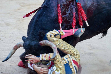 Imágenes de la corrida en la plaza de toros de Pamplona con reses de la ganadería de La Palmosilla para los diestros José Garrido, Luis David Adame y Javier Marín