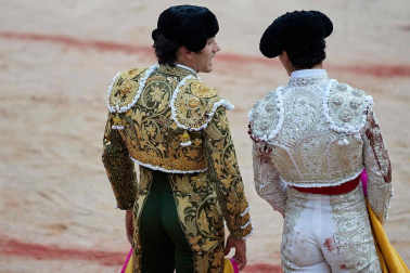Imágenes de la corrida en la plaza de toros de Pamplona con reses de la ganadería de La Palmosilla para los diestros José Garrido, Luis David Adame y Javier Marín