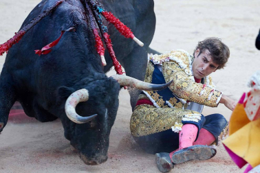 Imágenes de la corrida en la plaza de toros de Pamplona con reses de la ganadería de La Palmosilla para los diestros José Garrido, Luis David Adame y Javier Marín
