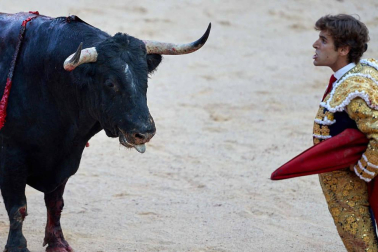 Imágenes de la corrida en la plaza de toros de Pamplona con reses de la ganadería de La Palmosilla para los diestros José Garrido, Luis David Adame y Javier Marín