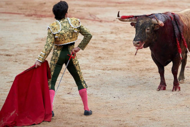 Imágenes de la corrida en la plaza de toros de Pamplona con reses de la ganadería de La Palmosilla para los diestros José Garrido, Luis David Adame y Javier Marín