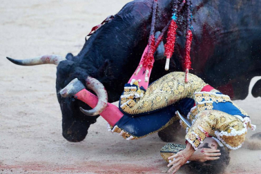 Imágenes de la corrida en la plaza de toros de Pamplona con reses de la ganadería de La Palmosilla para los diestros José Garrido, Luis David Adame y Javier Marín
