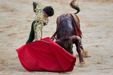 Imágenes de la corrida en la plaza de toros de Pamplona con reses de la ganadería de La Palmosilla para los diestros José Garrido, Luis David Adame y Javier Marín