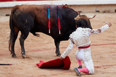 Imágenes de la corrida en la plaza de toros de Pamplona con reses de la ganadería de La Palmosilla para los diestros José Garrido, Luis David Adame y Javier Marín