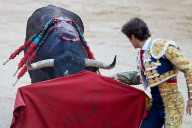 Imágenes de la corrida en la plaza de toros de Pamplona con reses de la ganadería de La Palmosilla para los diestros José Garrido, Luis David Adame y Javier Marín