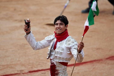 Imágenes de la corrida en la plaza de toros de Pamplona con reses de la ganadería de La Palmosilla para los diestros José Garrido, Luis David Adame y Javier Marín