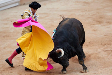 Imágenes de la corrida en la plaza de toros de Pamplona con reses de la ganadería de La Palmosilla para los diestros José Garrido, Luis David Adame y Javier Marín