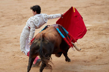 Imágenes de la corrida en la plaza de toros de Pamplona con reses de la ganadería de La Palmosilla para los diestros José Garrido, Luis David Adame y Javier Marín