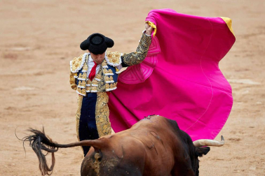 Imágenes de la corrida en la plaza de toros de Pamplona con reses de la ganadería de La Palmosilla para los diestros José Garrido, Luis David Adame y Javier Marín