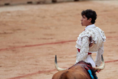 Imágenes de la corrida en la plaza de toros de Pamplona con reses de la ganadería de La Palmosilla para los diestros José Garrido, Luis David Adame y Javier Marín