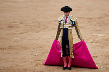Imágenes de la corrida en la plaza de toros de Pamplona con reses de la ganadería de La Palmosilla para los diestros José Garrido, Luis David Adame y Javier Marín