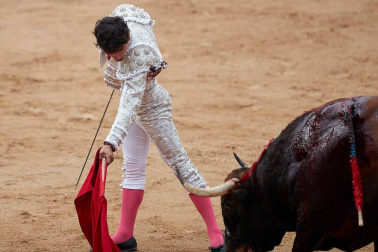 Imágenes de la corrida en la plaza de toros de Pamplona con reses de la ganadería de La Palmosilla para los diestros José Garrido, Luis David Adame y Javier Marín