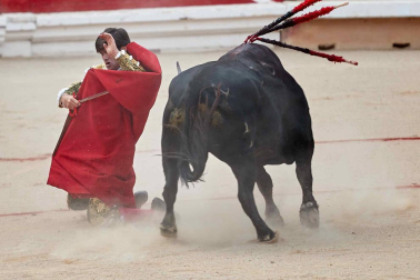 Imágenes de la corrida en la plaza de toros de Pamplona con reses de la ganadería de La Palmosilla para los diestros José Garrido, Luis David Adame y Javier Marín
