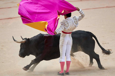 Imágenes de la corrida en la plaza de toros de Pamplona con reses de la ganadería de La Palmosilla para los diestros José Garrido, Luis David Adame y Javier Marín