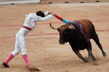 Imágenes de la corrida en la plaza de toros de Pamplona con reses de la ganadería de La Palmosilla para los diestros José Garrido, Luis David Adame y Javier Marín