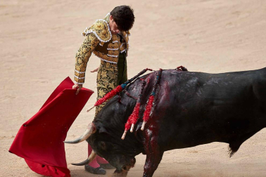 Imágenes de la corrida en la plaza de toros de Pamplona con reses de la ganadería de La Palmosilla para los diestros José Garrido, Luis David Adame y Javier Marín