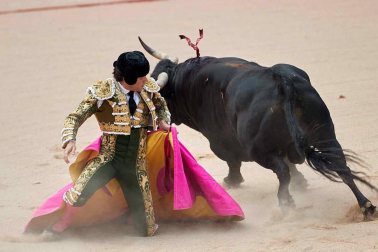 Imágenes de la corrida en la plaza de toros de Pamplona con reses de la ganadería de La Palmosilla para los diestros José Garrido, Luis David Adame y Javier Marín