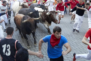 Imágenes del séptimo encierro de los Sanfermines 2019 protagonizado por toros de La Palmosilla.