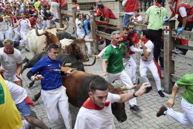 Imágenes del séptimo encierro de los Sanfermines 2019 protagonizado por toros de La Palmosilla.