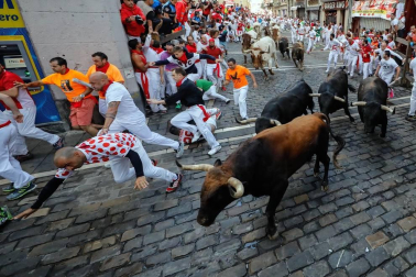 Imágenes del séptimo encierro de los Sanfermines 2019 protagonizado por toros de La Palmosilla.
