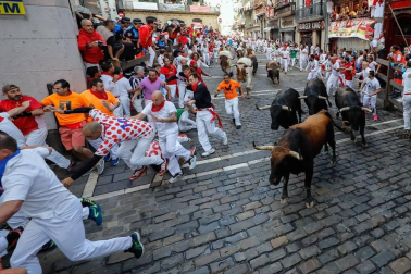 Imágenes del séptimo encierro de los Sanfermines 2019 protagonizado por toros de La Palmosilla.