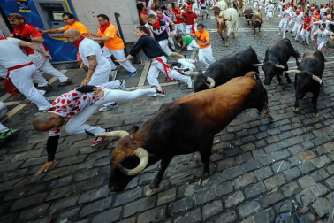 Imágenes del séptimo encierro de los Sanfermines 2019 protagonizado por toros de La Palmosilla.