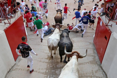 Imágenes del séptimo encierro de los Sanfermines 2019 protagonizado por toros de La Palmosilla.