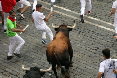 Imágenes del séptimo encierro de los Sanfermines 2019 protagonizado por toros de La Palmosilla.