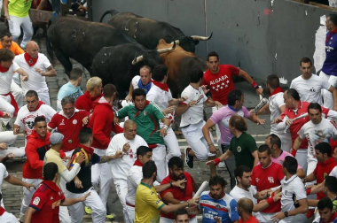 Imágenes del séptimo encierro de los Sanfermines 2019 protagonizado por toros de La Palmosilla.