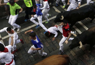 Imágenes del séptimo encierro de los Sanfermines 2019 protagonizado por toros de La Palmosilla.