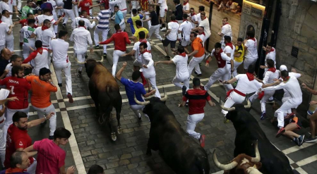 Imágenes del séptimo encierro de los Sanfermines 2019 protagonizado por toros de La Palmosilla.
