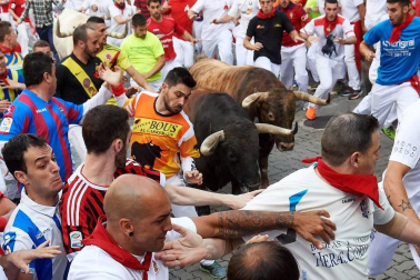 Imágenes del séptimo encierro de los Sanfermines 2019 protagonizado por toros de La Palmosilla.