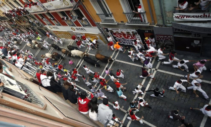 Imágenes del séptimo encierro de los Sanfermines 2019 protagonizado por toros de La Palmosilla.