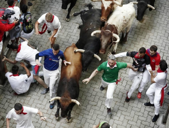 Imágenes del séptimo encierro de los Sanfermines 2019 protagonizado por toros de La Palmosilla.