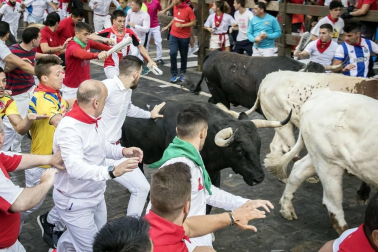 Imágenes del séptimo encierro de los Sanfermines 2019 protagonizado por toros de La Palmosilla.
