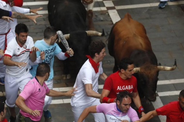 Imágenes del séptimo encierro de los Sanfermines 2019 protagonizado por toros de La Palmosilla.