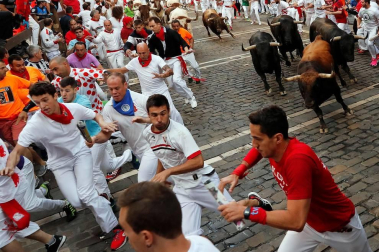 Imágenes del séptimo encierro de los Sanfermines 2019 protagonizado por toros de La Palmosilla.