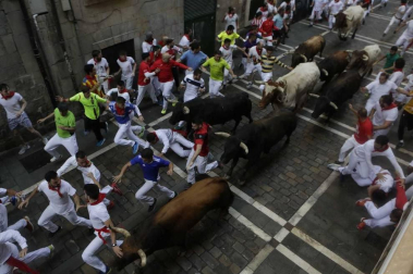 Imágenes del séptimo encierro de los Sanfermines 2019 protagonizado por toros de La Palmosilla.