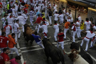 Imágenes del séptimo encierro de los Sanfermines 2019 protagonizado por toros de La Palmosilla.