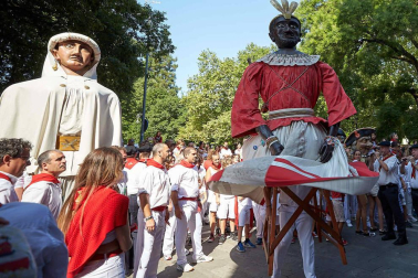 Fotos del recorrido de la Comparsa de Gigantes y Cabezudos de Pamplona del día 9 de julio de San Fermín 2019
