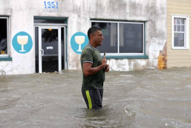 Aunque reducida de huracán a tormenta tropical, las autoridades alertan de extremar las precauciones por el riesgo de inundaciones.