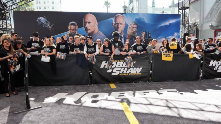 Los protagonistas de la última entrega de la saga de 'Fast and Furious' acudieron a la premier en el Teatro Kodak de Los Ángeles.
