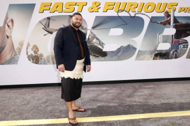 Los protagonistas de la última entrega de la saga de 'Fast and Furious' acudieron a la premier en el Teatro Kodak de Los Ángeles.