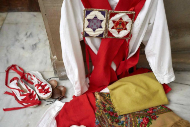 Fotos de la despedida de la Comparsa de Gigantes y Cabezudos en la plaza Consistorial en San Fermín 2019