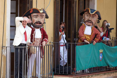 Fotos de la despedida de la Comparsa de Gigantes y Cabezudos en la plaza Consistorial en San Fermín 2019