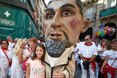 Fotos del recorrido de la Comparsa de Gigantes y Cabezudos de Pamplona del día 9 de julio de San Fermín 2019