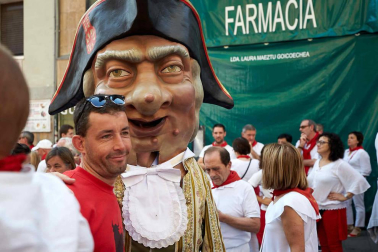 Fotos del recorrido de la Comparsa de Gigantes y Cabezudos de Pamplona del día 9 de julio de San Fermín 2019