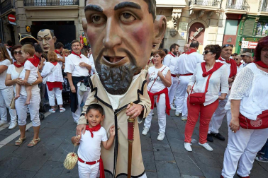 Fotos del recorrido de la Comparsa de Gigantes y Cabezudos de Pamplona del día 9 de julio de San Fermín 2019
