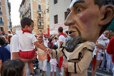 Fotos del recorrido de la Comparsa de Gigantes y Cabezudos de Pamplona del día 9 de julio de San Fermín 2019